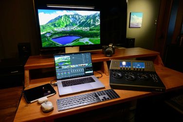 映像クリエイターのデスクツアー！愛用PC＆こだわり周辺機器
